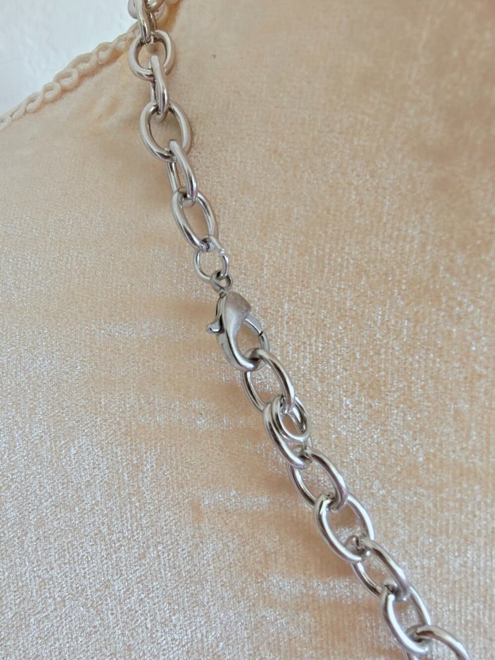 Barbie CZ Bling Statement Chain Nameplate with Lips Necklace Mattel 2023 - Picture 5 of 5